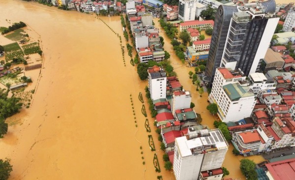 Thủ tướng chỉ đạo khẩn trương thống kê thiệt hại, triển khai công tác khắc phục hậu quả bão số 10 và mưa lũ
