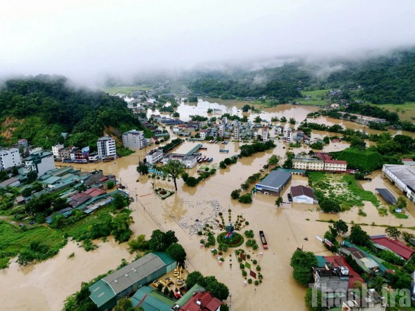 Chủ tịch UBND tỉnh chỉ đạo chủ động ứng phó khẩn cấp với bão số 11