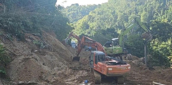 Khắc phục nhanh nhất hậu quả bão số 10, bảo đảm cuộc sống Nhân dân trở lại bình thường trong thời gian sớm nhất