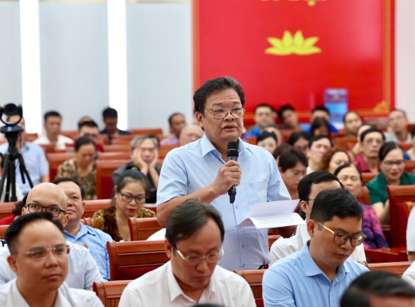 Cử tri Hà Nội kiến nghị cải tạo chung cư cũ từ những năm 1960