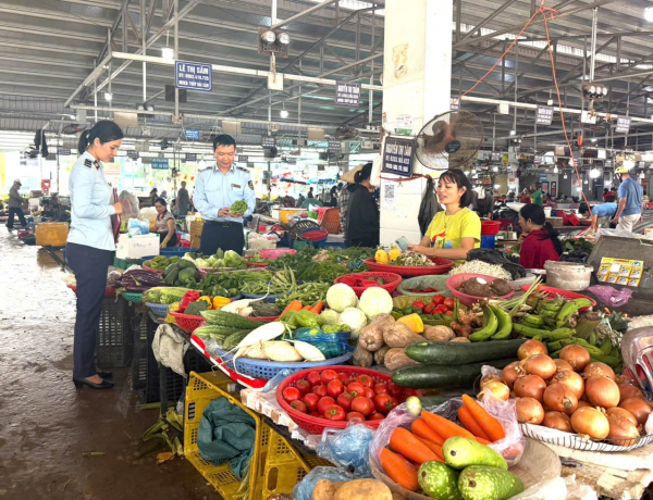 Thanh Hóa: Kiểm tra, kiểm soát nguồn cung, giá cả hàng hóa thiết yếu sau bão số 10