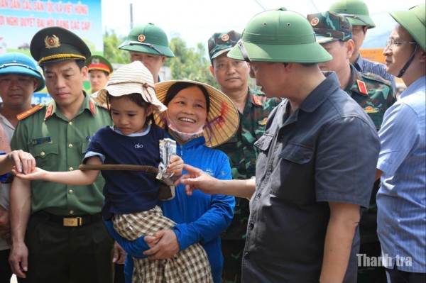 Phó Thủ tướng Chính phủ Trần Hồng Hà thăm, động viên Nhân dân tỉnh Lào Cai khắc phục hậu quả bão số 10 và chủ động ứng phó bão số 11