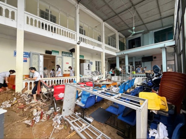Sơn La: Nước lũ tràn vào Bệnh viện Đa khoa khu vực Vân Hồ, nhiều thiết bị y tế bị hư hỏng