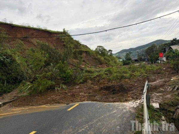 Thanh Hóa: Nhiều vị trí trên Quốc lộ 15C và 217 bị sạt lở
