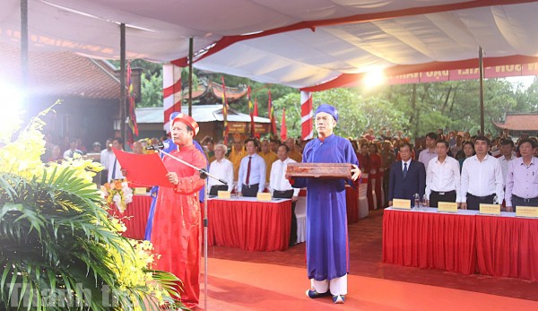 Côn Sơn vọng tiếng Ức Trai