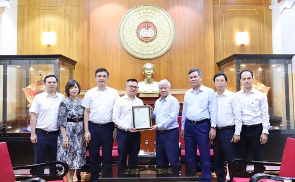 Niêm yết danh sách hỗ trợ tại thôn để Nhân dân cùng giám sát