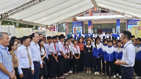 Hàng trăm tư liệu lịch sử trưng bày tại Đắk Lắk, khẳng định chủ quyền Hoàng Sa, Trường Sa