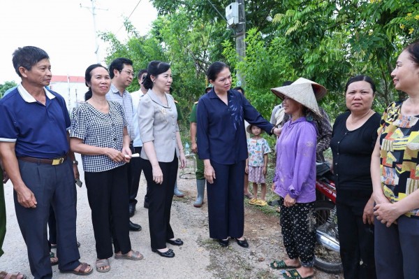 Chung tay chia sẻ khó khăn với người dân vùng lũ xã Kép, tỉnh Bắc Ninh