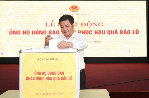 Bộ Công Thương quyên góp gần 1 tỷ đồng ủng hộ người dân chịu hậu quả bão lũ sau 1 ngày phát động