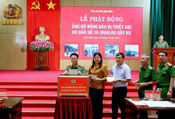 Lực lượng Công an tham gia khắc phục hậu quả mưa bão