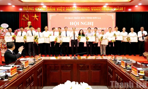 Sơn La tặng Bằng khen cho 8 tập thể, 3 cá nhân