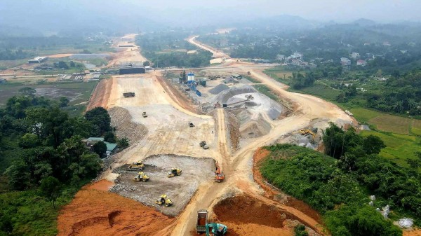 Phó Thủ tướng chỉ đạo: Đẩy nhanh tiến độ đối với 4 dự án đường bộ cao tốc