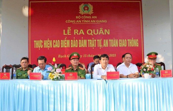 Công an tỉnh An Giang ra quân cao điểm bảo đảm trật tự, an toàn giao thông