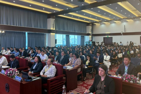 Hội nghị “Ngành quỹ trong tiến trình phát triển thị trường chứng khoán và thu hút dòng vốn đầu tư gián tiếp vào Việt Nam”