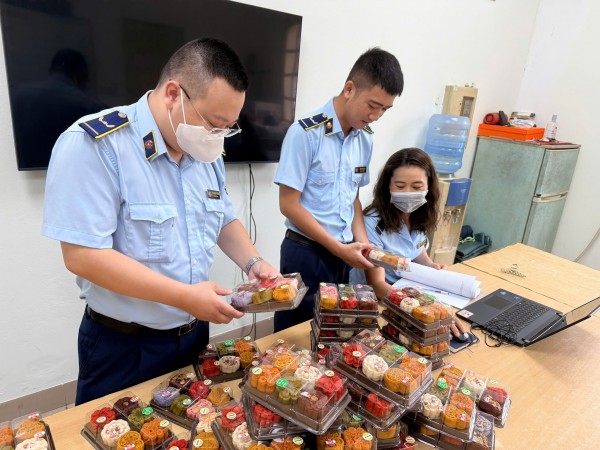 Hà Nội ghi nhận nhiều kết quả tích cực trong kiểm soát an toàn thực phẩm Trung thu