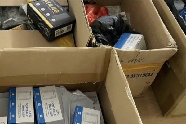 Hà Nội: Đội Quản lý thị trường số 14 phát hiện, thu giữ hơn 300 thiết bị định vị và hàng tấn lạp xưởng nhập lậu