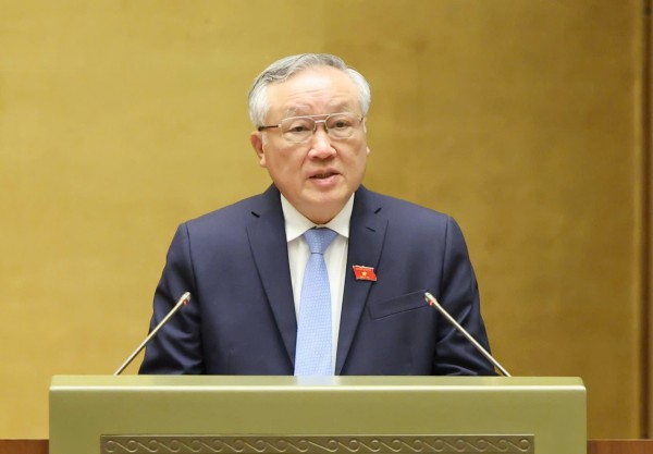 Không né tránh, Chính phủ đã tập trung xử lý dứt điểm các ngân hàng yếu kém, dự án thua lỗ