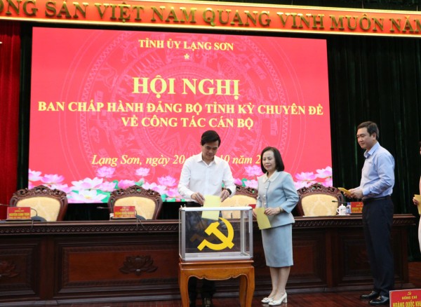 Lạng Sơn: Giới thiệu nhân sự giữ chức Chủ tịch UBND tỉnh nhiệm kỳ 2021 - 2026