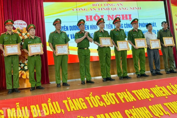 Tôn vinh các điển hình tiên tiến trong phòng cháy, chữa cháy ở Quảng Ninh