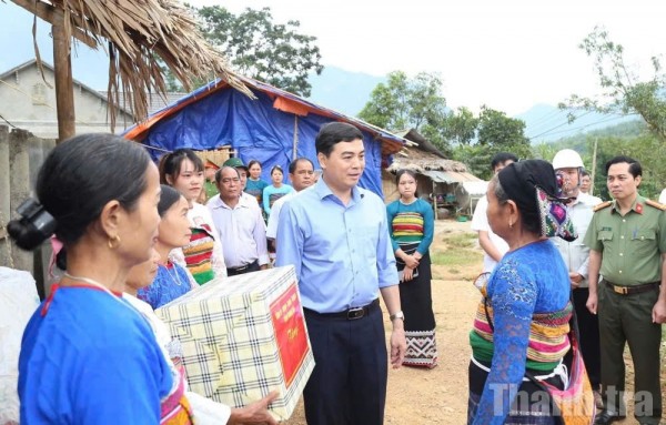 Chủ tịch tỉnh Thanh Hóa tặng quà Mẹ Việt Nam Anh hùng và kiểm tra các dự án trọng điểm