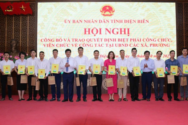 Điện Biên biệt phái gần 100 công chức, viên chức về cơ sở nhằm tăng cường năng lực chính quyền 2 cấp