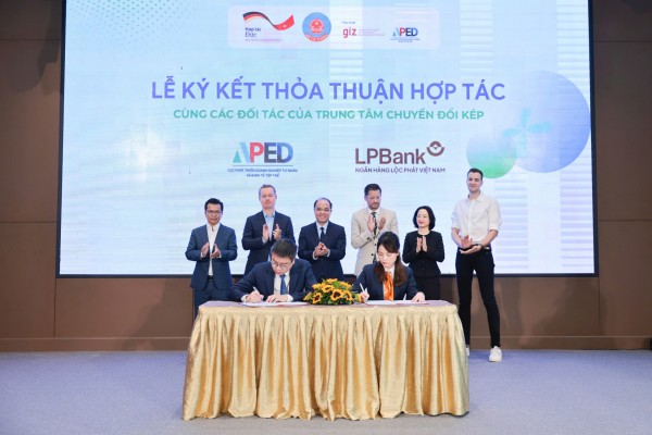 LPBank ký kết hợp tác chiến lược với APED: Chung tay thúc đẩy chuyển đổi số – xanh cho doanh nghiệp Việt Nam