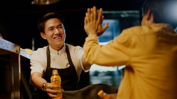 Giữa áp lực và sức nóng, đầu bếp trẻ Việt vẫn bền bỉ viết tiếp giấc mơ đam mê