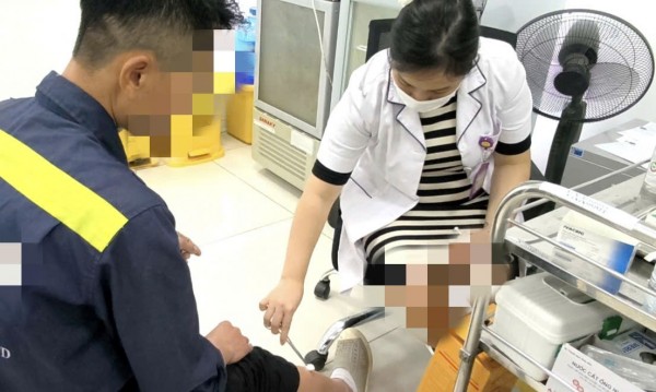 Người phụ nữ bị chó nhà tấn công nát hai bàn tay