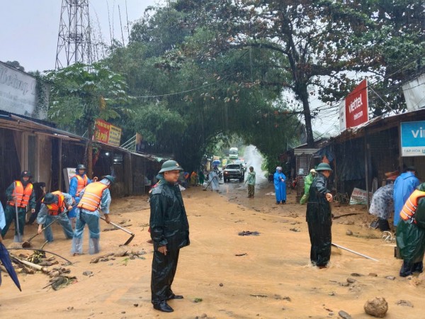 Quân khu 5: Gần 2.500 lượt người ứng phó mưa lũ