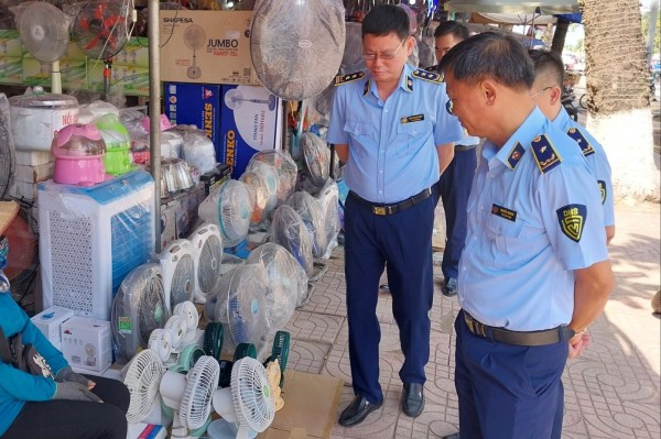 Hà Nội siết chặt kiểm tra hàng hóa dịp Hội chợ Mùa Thu 2025