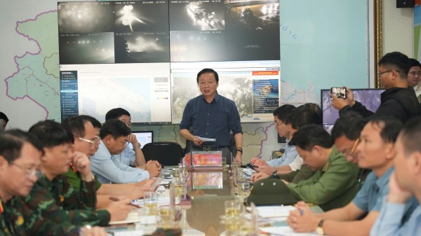 Phó Thủ tướng Trần Hồng Hà: Ưu tiên bảo vệ dân, nhanh chóng phục hồi sau mưa lũ