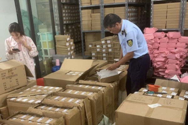 Hà Nội: Phát hiện kho hàng hơn 7.500 sản phẩm nghi giả mạo nhãn hiệu ZARA