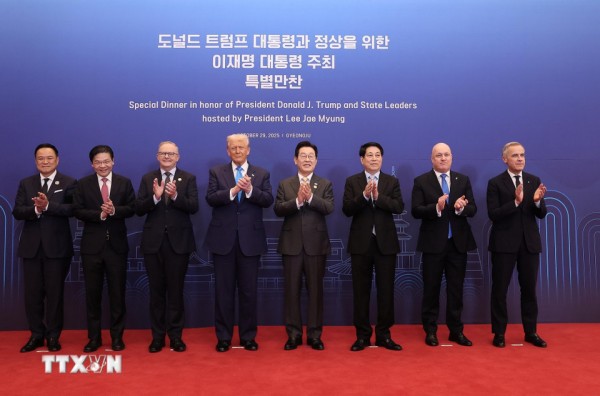 Chủ tịch nước gặp Tổng thống Hoa Kỳ và lãnh đạo cấp cao các nước dự APEC 2025