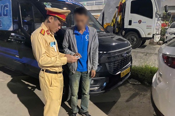 Cảnh sát giao thông Hà Nội liên tiếp phát hiện, xử lý các vụ vi phạm liên quan đến ma túy