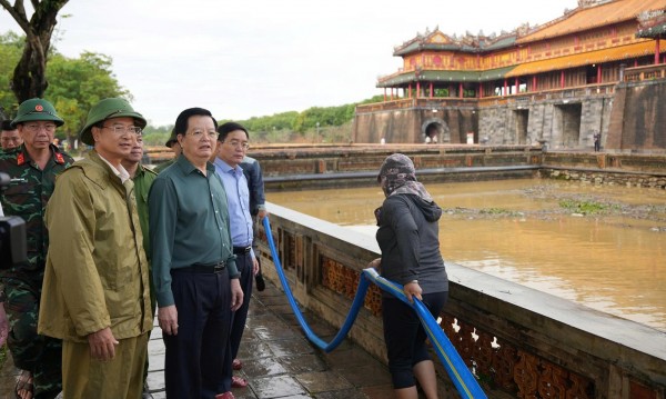 TP Huế: Phó Thủ tướng Mai Văn Chính kiểm tra công tác khắc phục mưa lũ tại Đại Nội