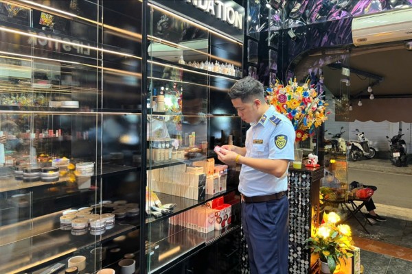 Hà Nội siết chặt kiểm soát buôn lậu, gian lận thương mại dịp cuối năm