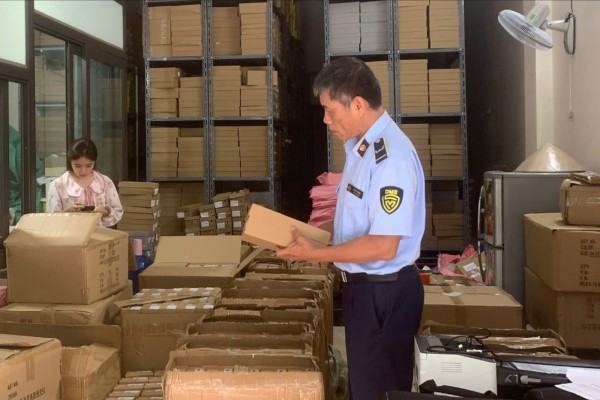 Hà Nội: Liên tiếp phát hiện nhiều vụ vi phạm nghiêm trọng về hàng giả, kinh doanh trái phép