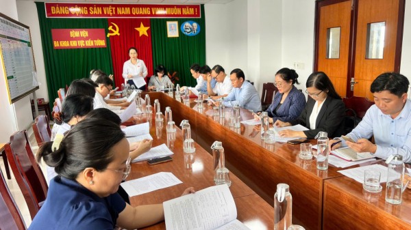 HĐND tỉnh Tây Ninh khảo sát công tác cung cấp thuốc bảo hiểm y tế và vật tư y tế tại phường Kiến Tường