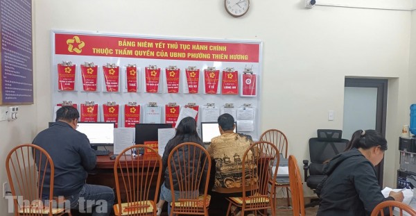 Đẩy mạnh phục vụ người dân trong chuyển đổi số: “Việc dân khó – Có chính quyền”