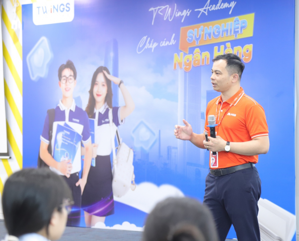 Trải nghiệm nghiệp vụ: Khoảng cách từ giảng đường đến nhà băng