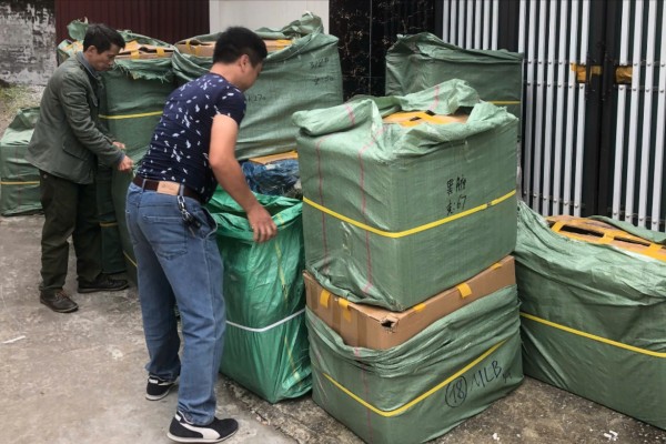 Hà Nội: Phát hiện hàng nghìn túi xách nghi giả mạo nhãn hiệu nổi tiếng