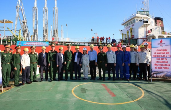 Bài 4: Ngọn lửa soi đường