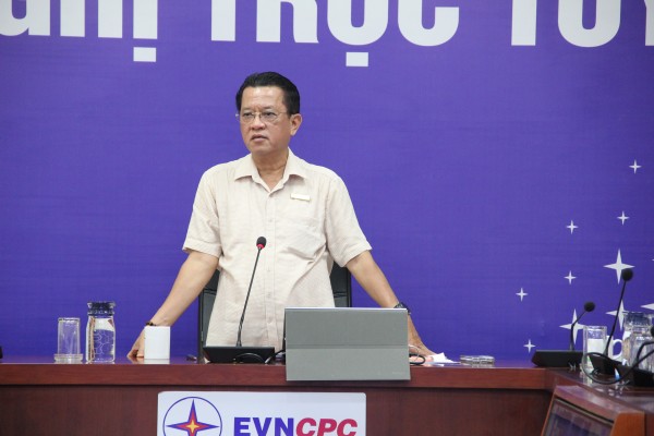 Huy động hơn 1.300 nhân lực khẩn trương khôi phục cấp điện sau bão số 13