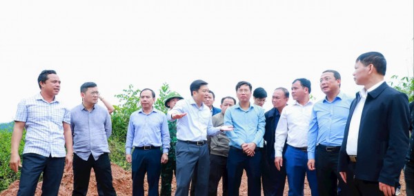 Chủ tịch UBND tỉnh Nghệ An kiểm tra khắc phục hậu quả thiên tai và khảo sát khu tái định cư tại xã Nhôn Mai