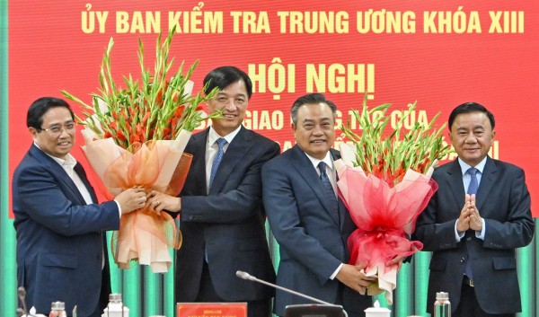 Bàn giao công tác của Chủ nhiệm Ủy ban Kiểm tra Trung ương