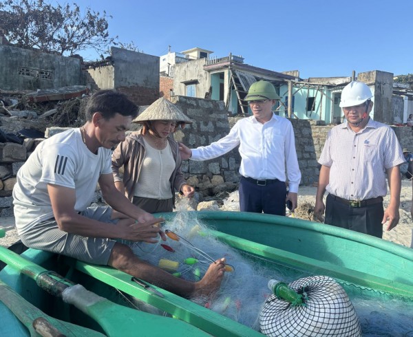 Chủ tịch UBND tỉnh Gia Lai trực tiếp kiểm tra, chỉ đạo khắc phục thiệt hại sau bão số 13