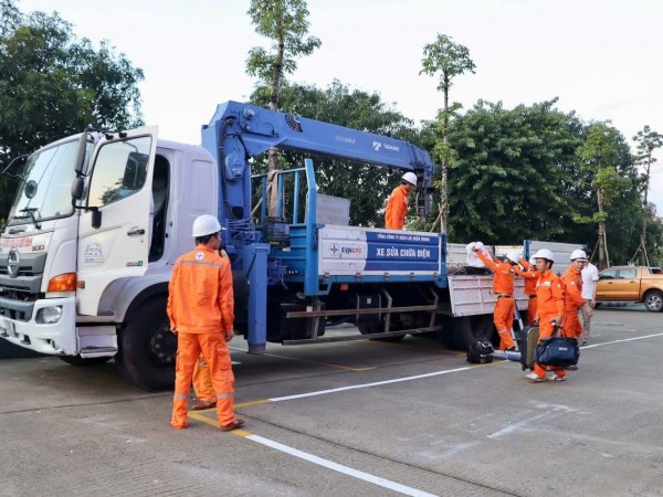 Tăng cường thêm 1.000 nhân lực hỗ trợ Gia Lai, Đắk Lắk khôi phục lưới điện sau bão số 13
