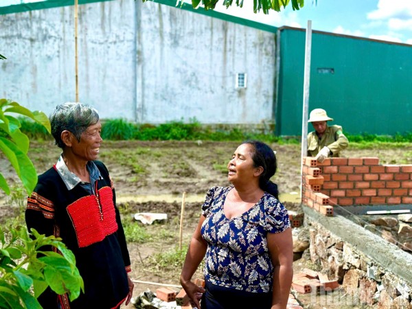 Người có uy tín Y Blia Mlô ở Ea Na - Khéo vận lòng dân, giữ bình yên buôn làng