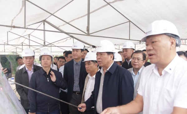 Bộ trưởng Bộ Xây dựng Trần Hồng Minh kiểm tra tiến độ thực hiện dự án cao tốc tại Lạng Sơn