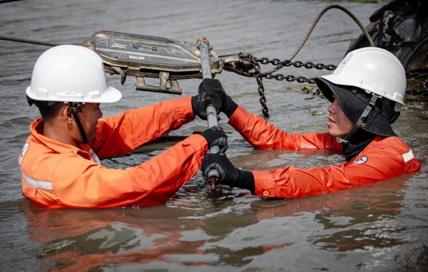 Hầu hết khách hàng đã được cấp điện trở lại sau bão số 13